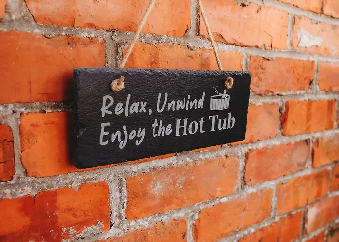 Cottage With Hot Tub - Near Cheltenham And Tewkesbury