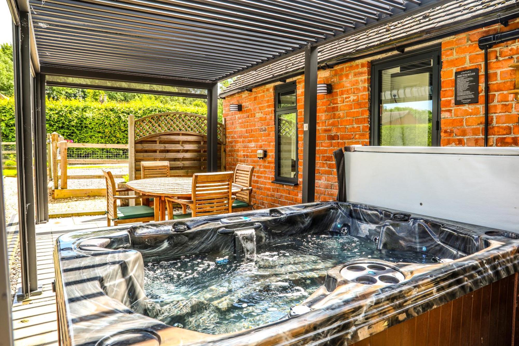 Holiday home With Hot Tub - Near And Tewkesbury *