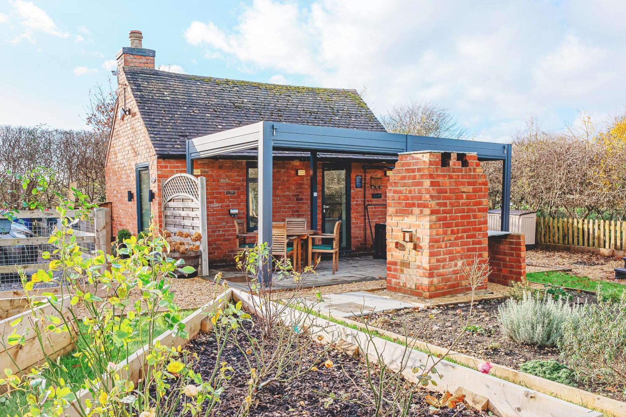 With Hot Tub - Near And Tewkesbury *